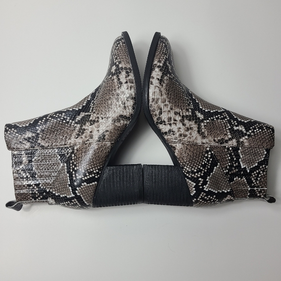 NWOT BLONDO noa  waterproof snakeskin ankle bootie - Picture 4 of 9